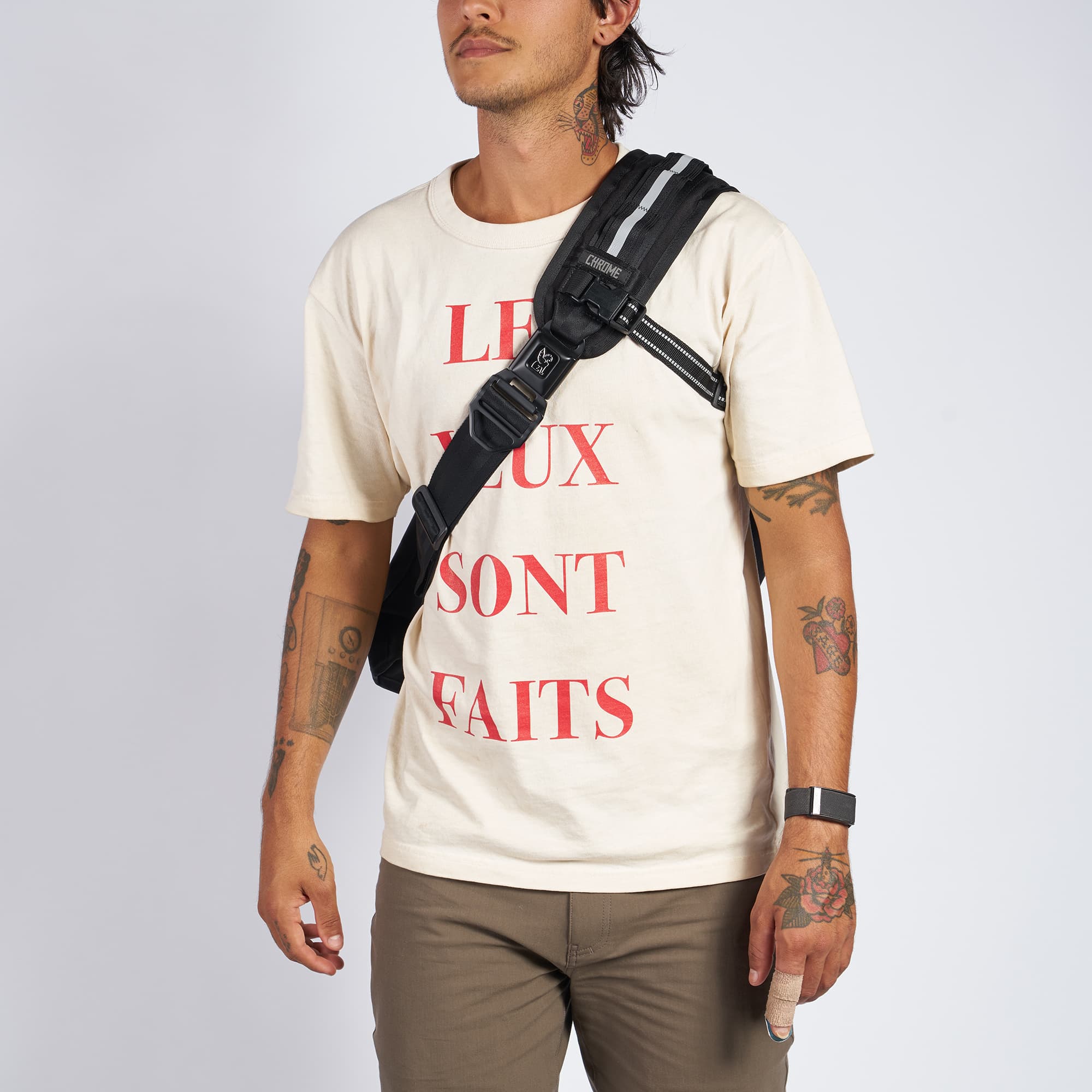 Mini Metro Messenger in black worn by a man front view